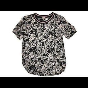 5/$15 Lydia Martin Leaf Print Look Alike Top